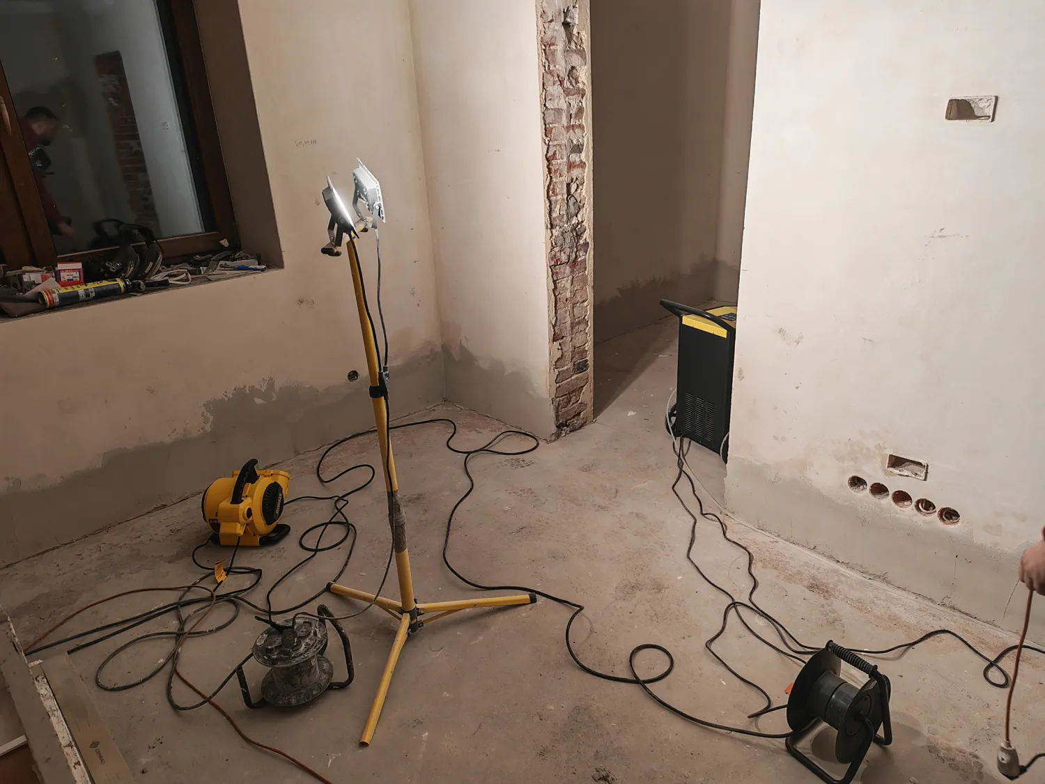 Osuszanie w Radomsku – widok pomieszczenia i urządzeń